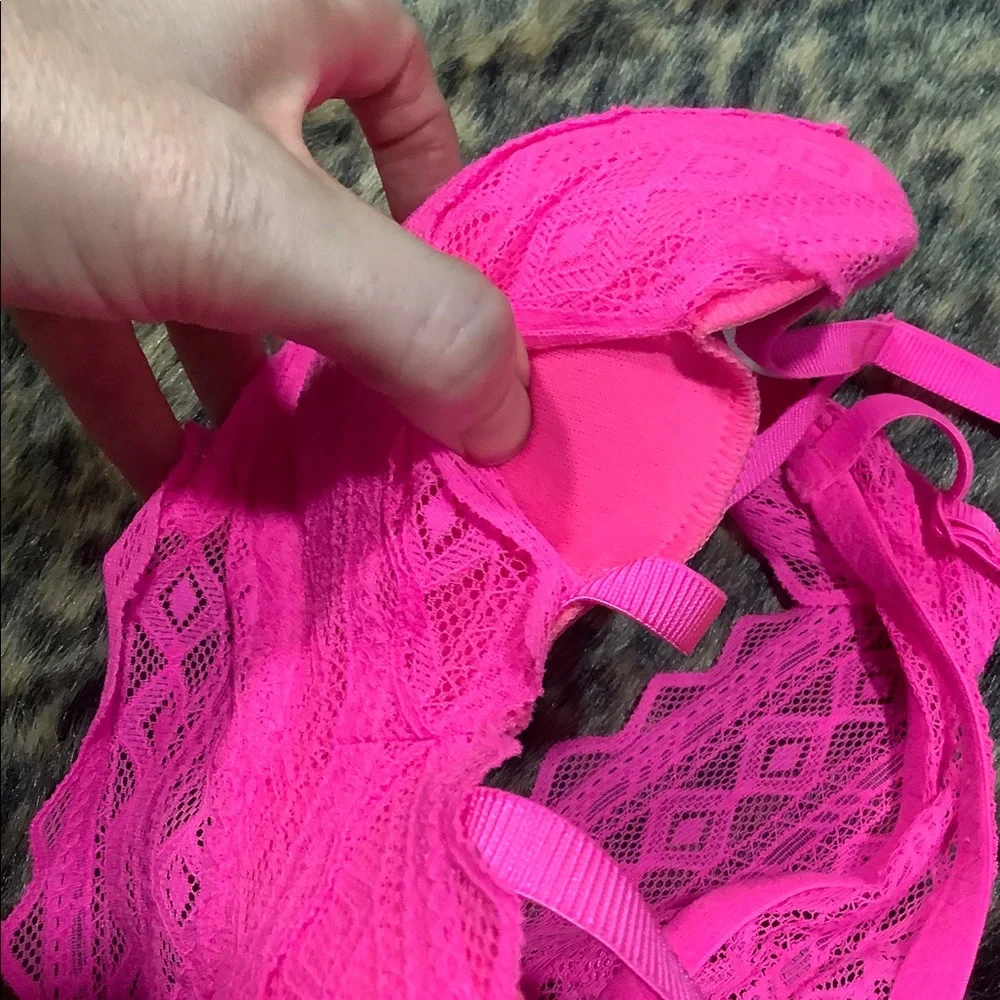 NWOT PINK BY VICTORIAS‎ SECRET PINK LACE BRALETTE